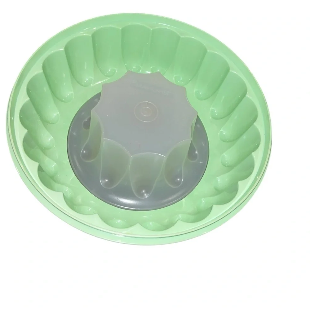Classic Tupperware Jello Mold Ice Ring Mint Green Vintage (no lid)